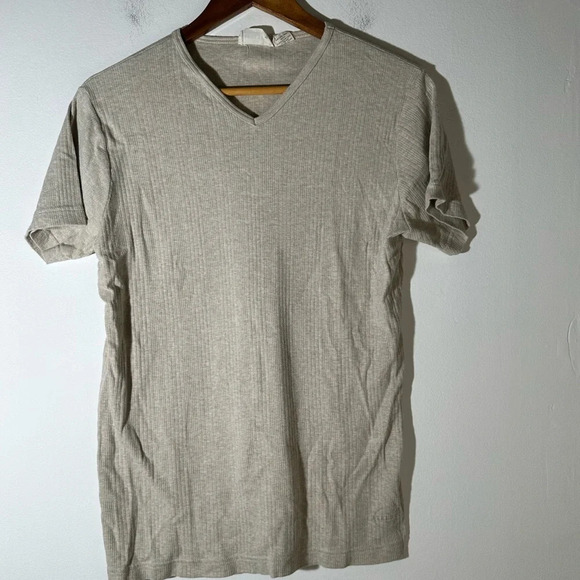 Structure Ribbed V Neck Tee Shirt - Picture 4 of 7